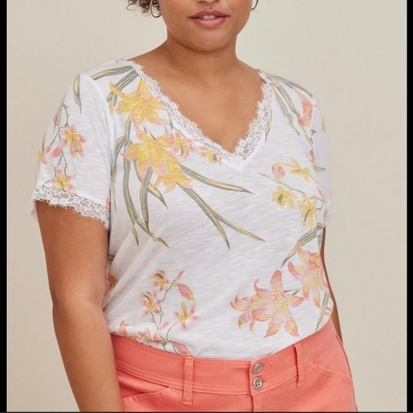 Torrid v neck tee classic fit 2X Feather Soft Slub Lace Trim Floral size 2 - Picture 2 of 10